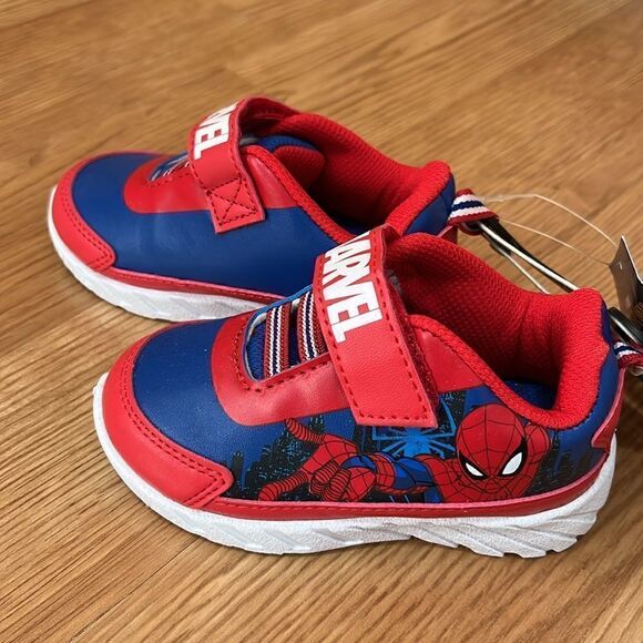Spider-Man Boys Size 6 Shoes - Picture 1 of 6